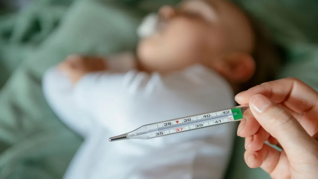 Fiebre en el bebé cómo actuar y cuándo preocuparse mamas360