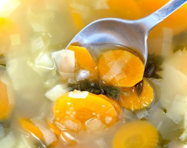 Alimentación en el embarazo-sopa de verduras-Mamás360