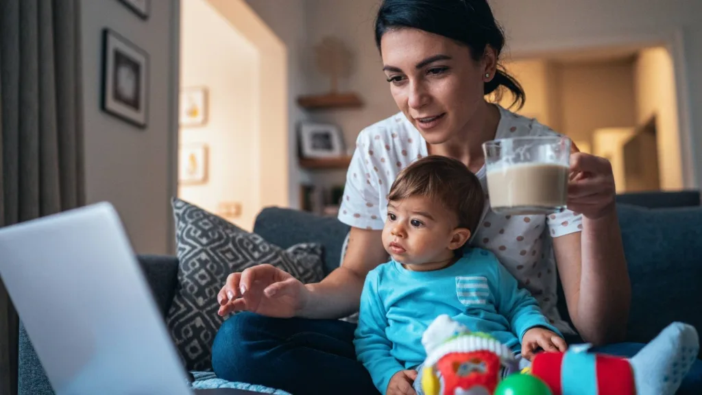 Mamá freelance Trabajar desde casa todo un reto 1 Revista Digital mamas360 Embarazo y Maternidad