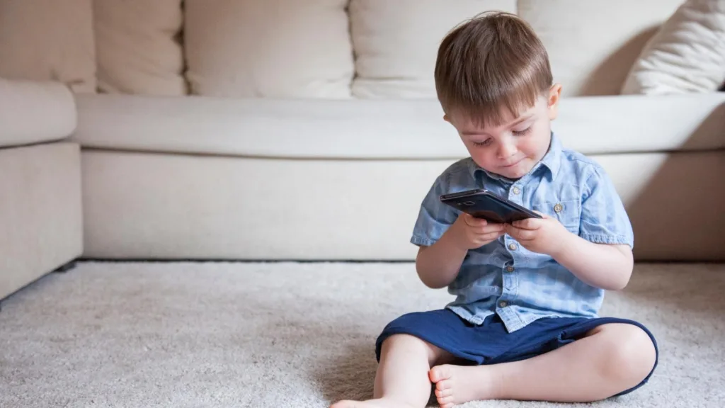 Retraso en el habla niños dispositivos móviles 1 Revista Digital mamas360 Embarazo y Maternidad