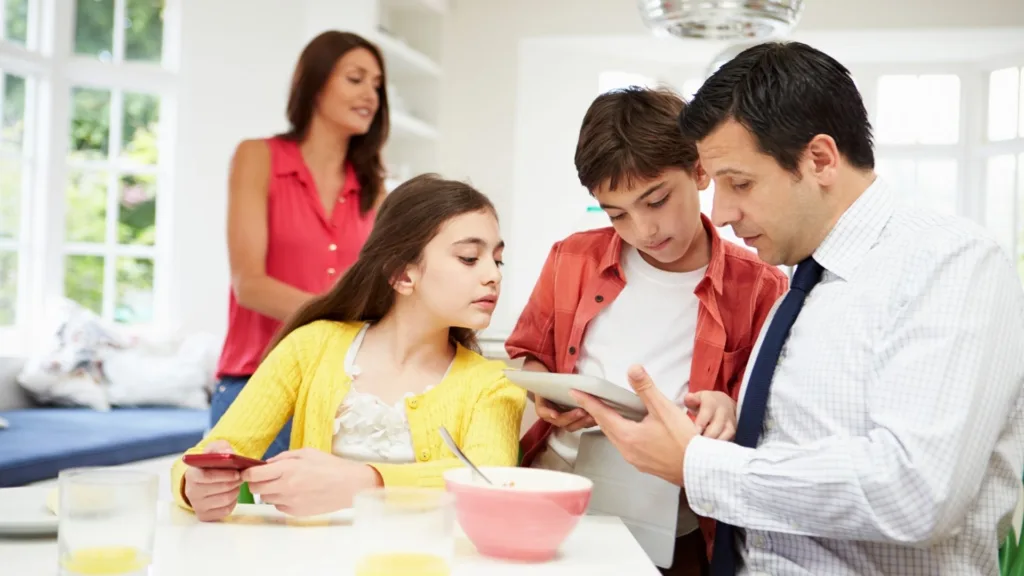 Cómo enseñarles a tus hijos a usar los dispositivos tecnológicos responsablemente 1 Revista Digital mamas360 Embarazo y Maternidad