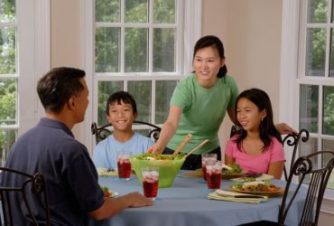 Familia | Beneficios de comer en la mesa
