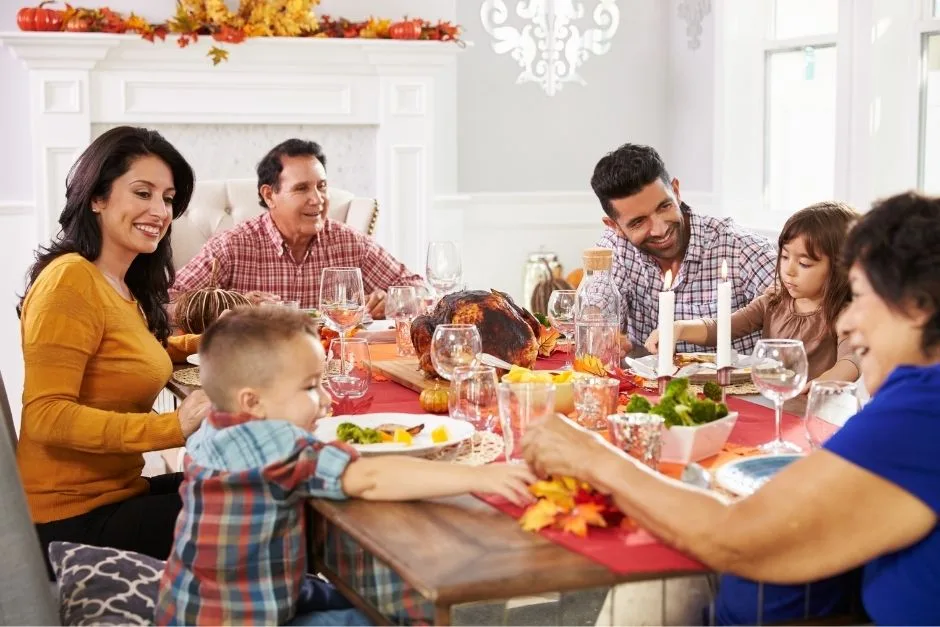 Beneficios de comer en la mesa - familia 2 Revista Digital mamas360 Embarazo y Maternidad