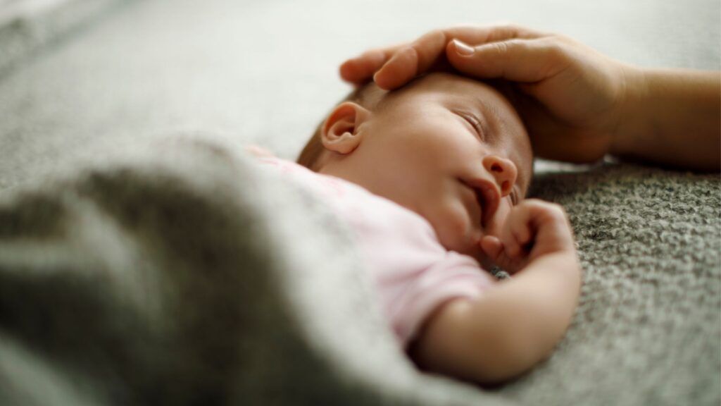 CUIDADOS DE BEBÉS Salud y Alimentación