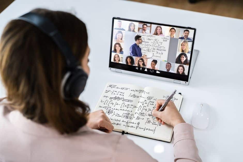 Aula virtual, guía para padres y madres modernos - Mamas360