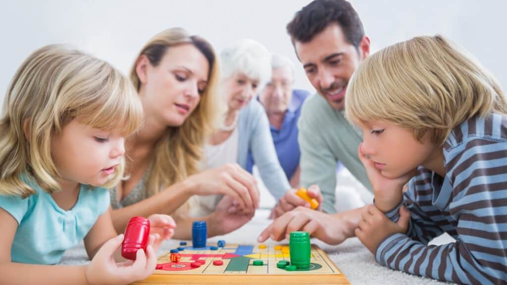Juegos de mesa familiares Guía para conectar y divertirse en casa 2 Revista Digital mamas360 Embarazo y Maternidad